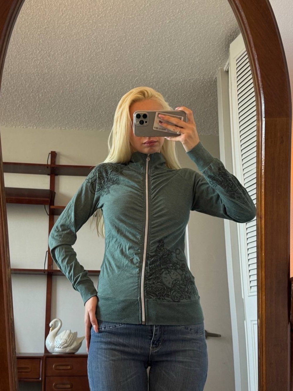 Y2K style zip-front graphic long sleeve